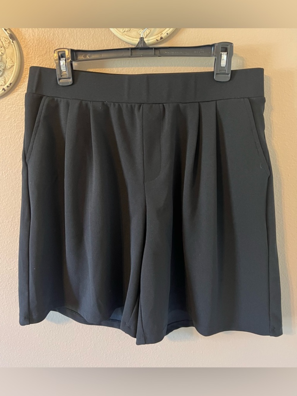 89th + Madison Black Pleated Women's Shorts